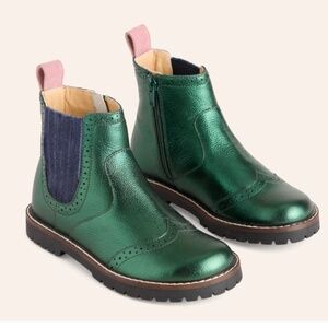 NWOT Mini Boden Chelsea Boot in metallic emerald green, size EU 30